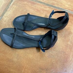 Patagonia black strappy sandals Women’s 7 (fits 7.5)